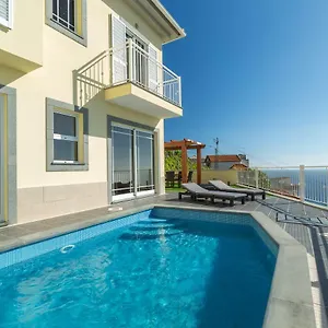 Ferienhaus Casa Agrela By Rent2u, Lda